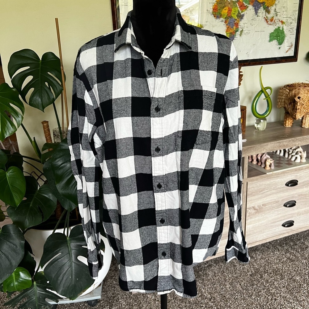 Forever 21 Black and White Buffalo Check Button-Down Shirt